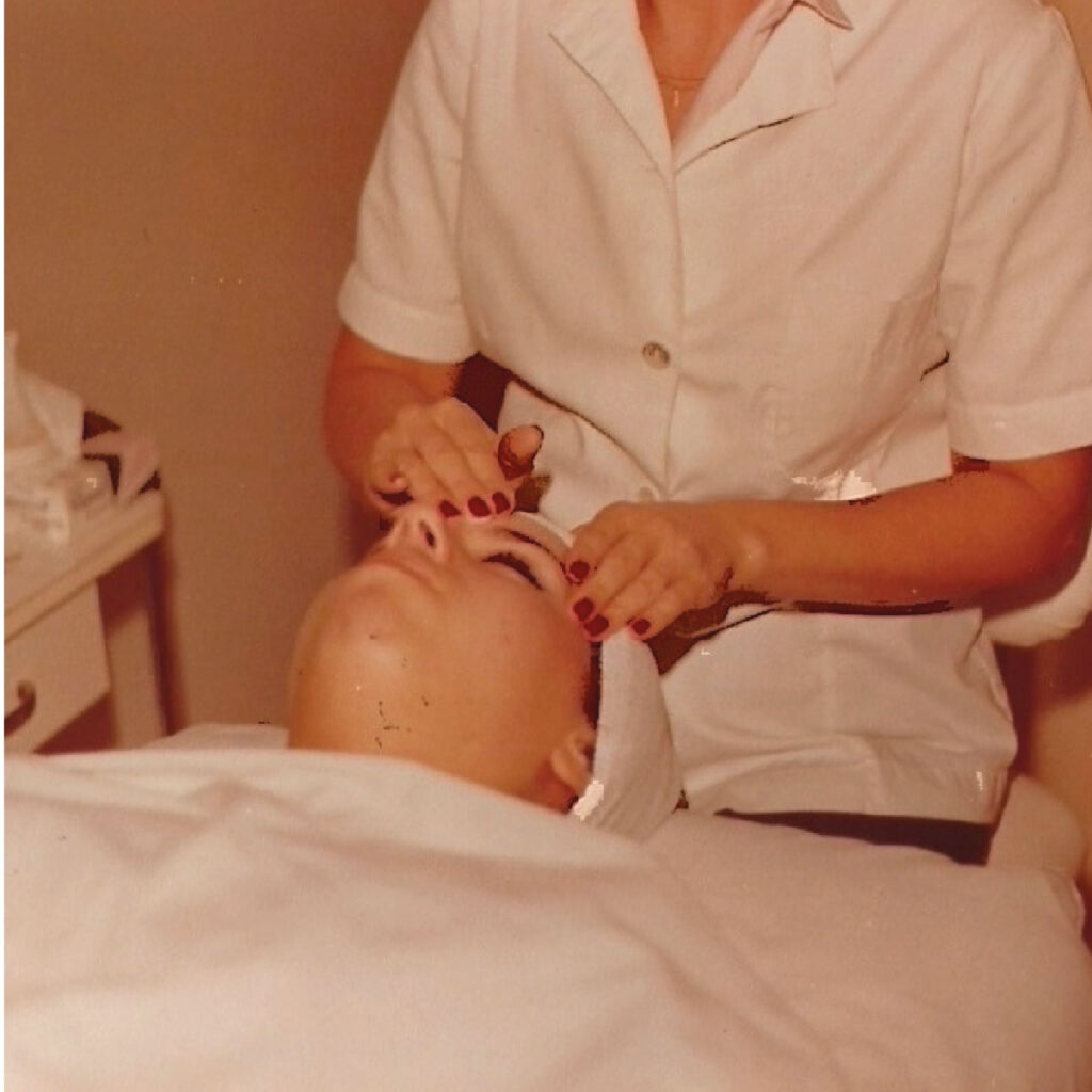 Aplicación de cremas belleza esperanza